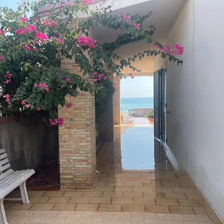 Villa La Sul Mare, San Lorenzo *